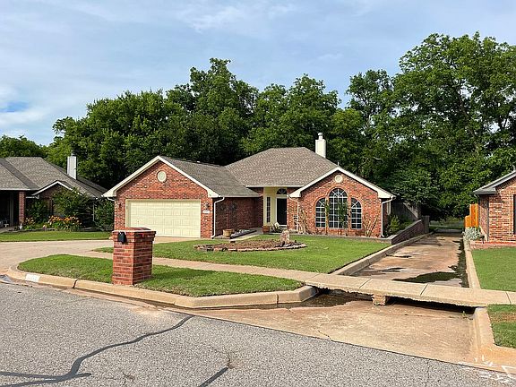 3rd image of 2921 Weymouth Way