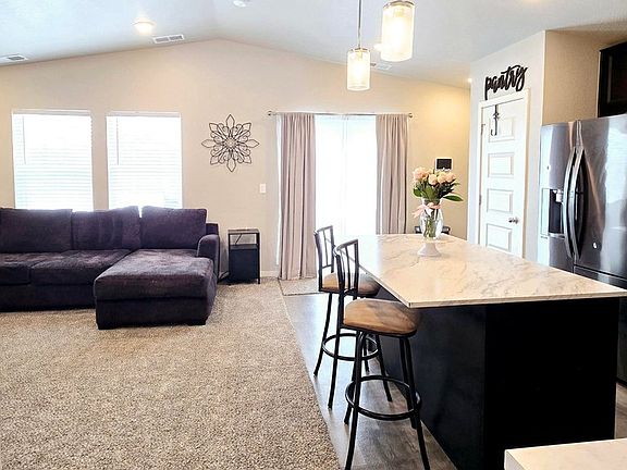 3rd image of 3801 Dove Ln