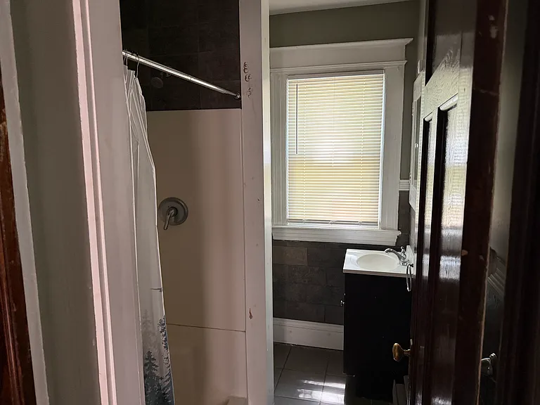 365 Alexander St — Photo 7