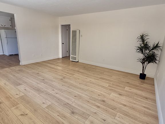 5th image of 4354 42nd St