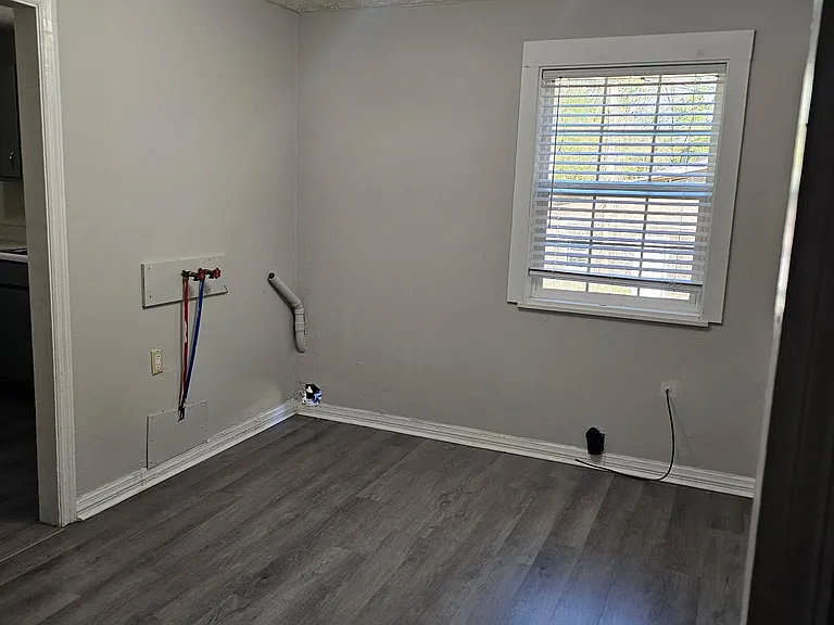155 Midway Dr #B — Photo 5