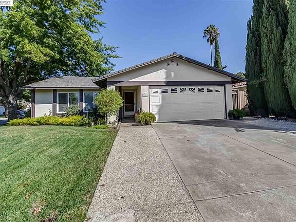 2nd image of 636 Olivina Ave