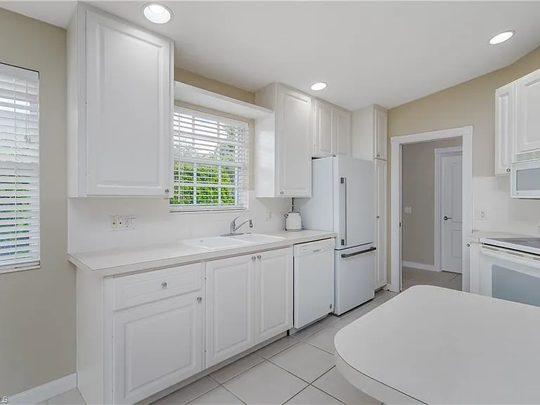4949 Kingston Way — Photo 14
