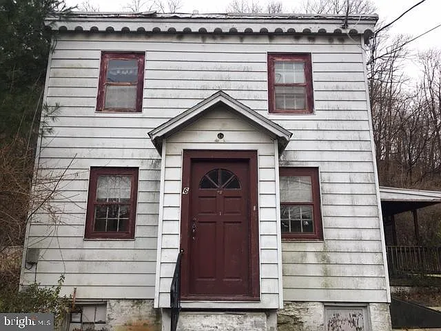 26 Center St photo 1