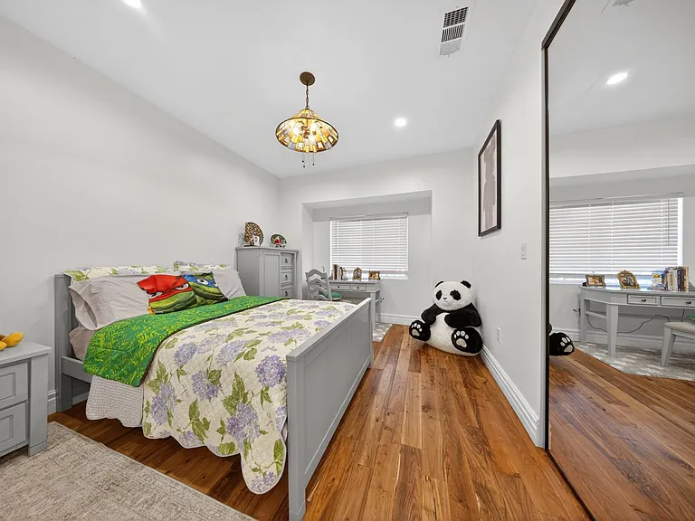 327 Vine St — Photo 24