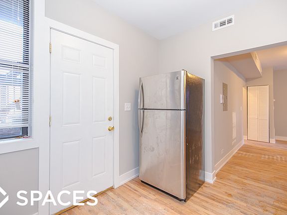 2nd image of 820 W Cuyler Ave #824310