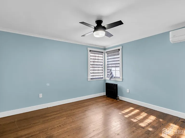 20 Burnet St — Photo 16