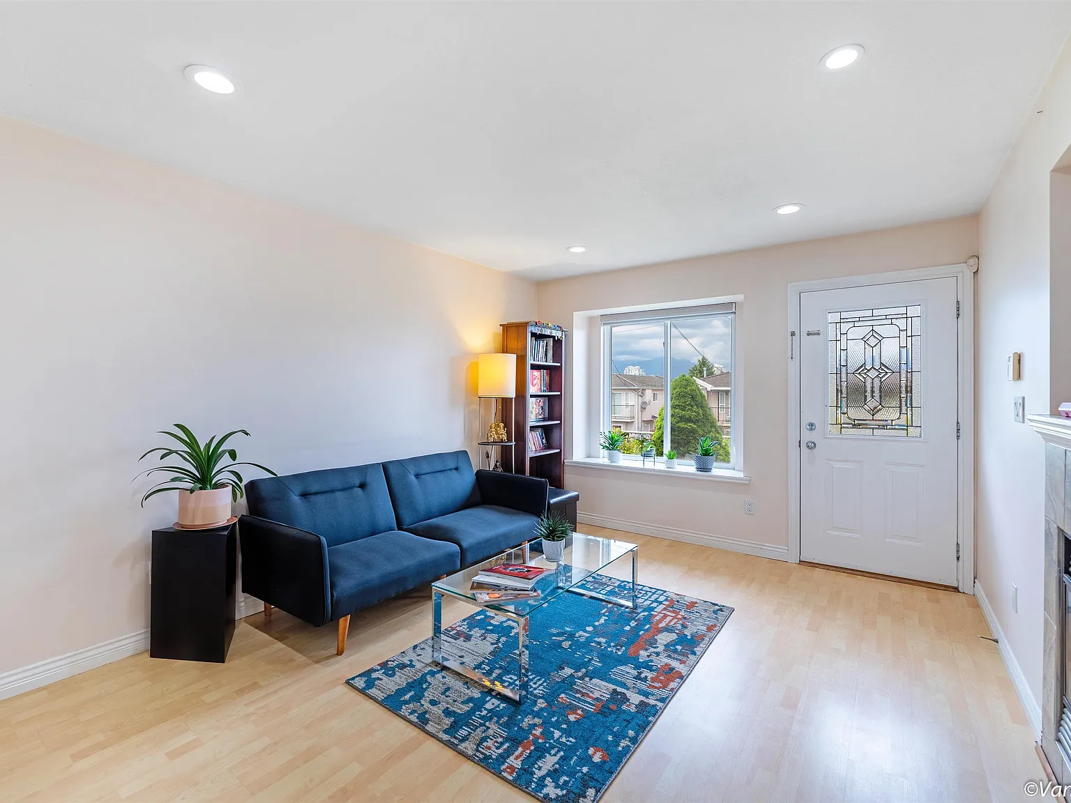 3 bed, 1196 sqft, $3,500 — Photo 2