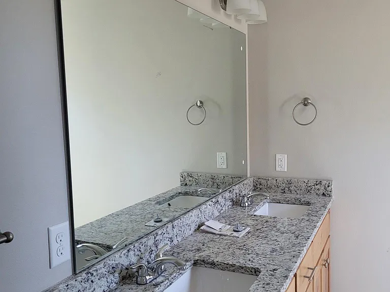 209 W Canterbury Ln — Photo 15