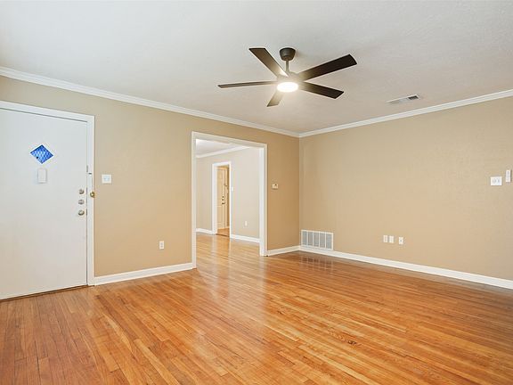 4th image of 3108 Lyle Ave