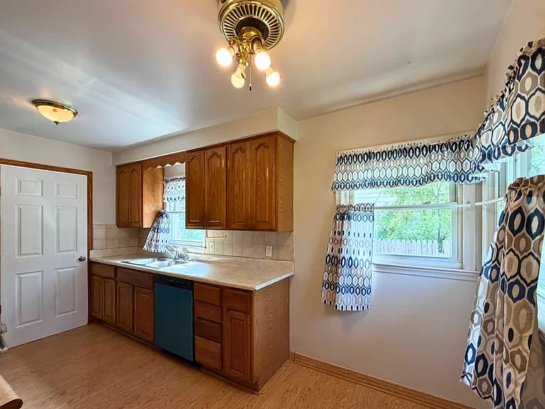 29537 Hazelwood St — Photo 8