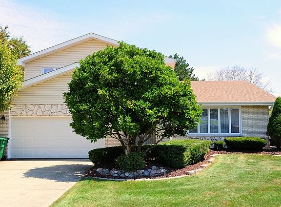 2nd image of 15555 Willow Ct