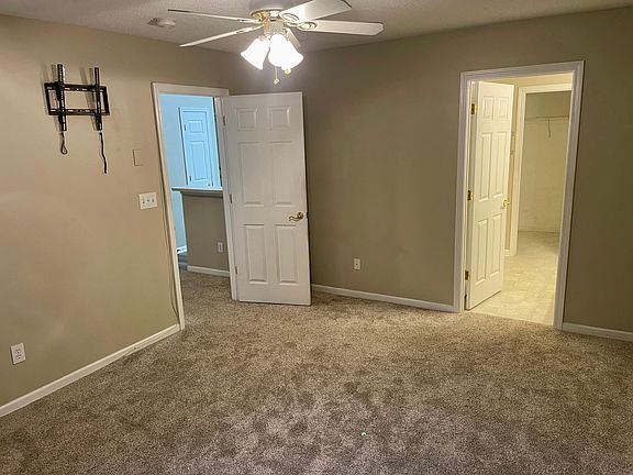 Master bedroom, en suite and a big walk in closet.
