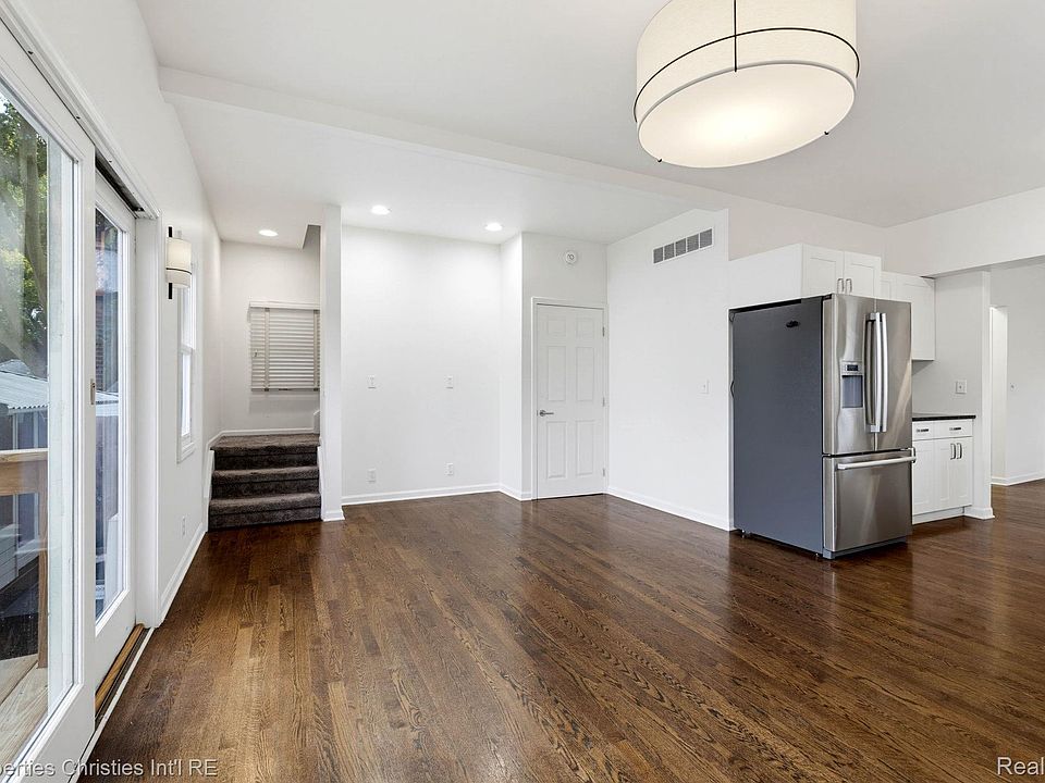 119 Crane Ave, photo 23