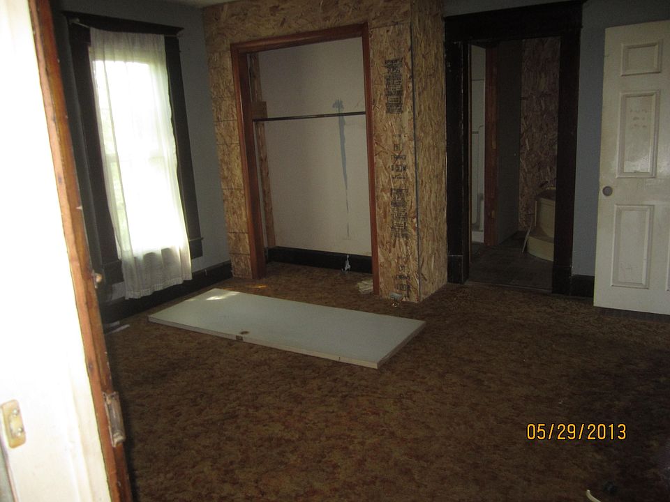 2nd image of 156 E Washington St