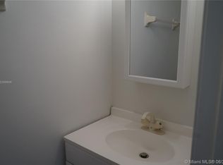 2437 W 54th Pl, Hialeah, FL 33016