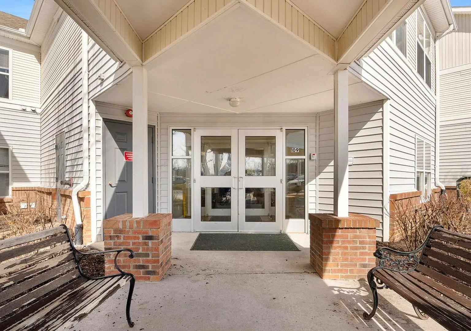 Ridgewood Place Senior Apartment — Photo 1