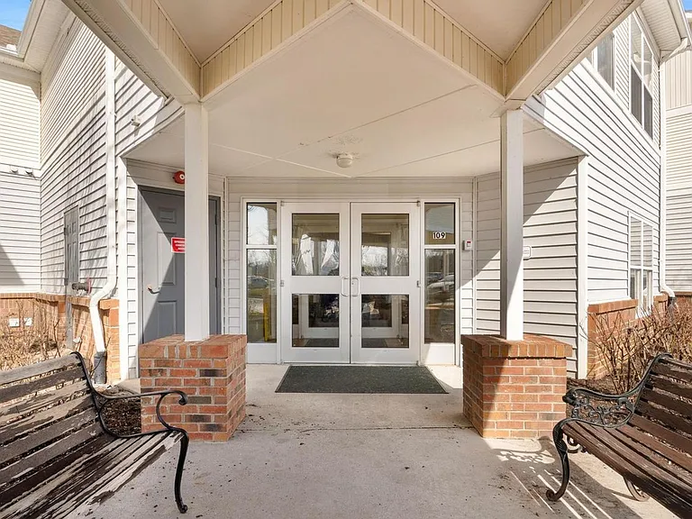 Ridgewood Place Senior Apartment — Photo 1