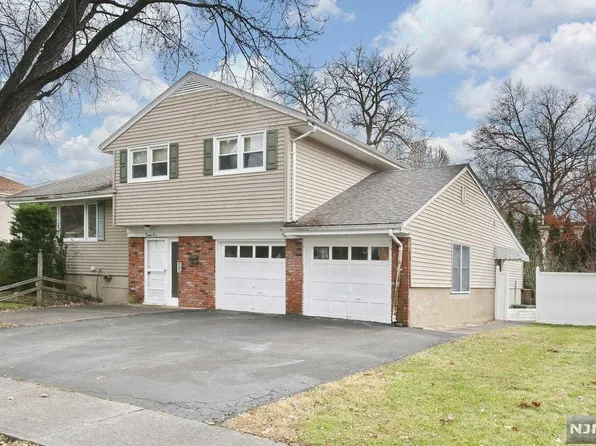 21 Wyandotte Ave, Dumont, NJ 07628