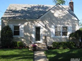 2643 Colonial Ave, Merrick, NY 11566