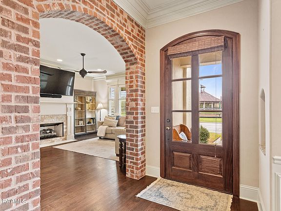 3rd image of 410 La Villa Cir