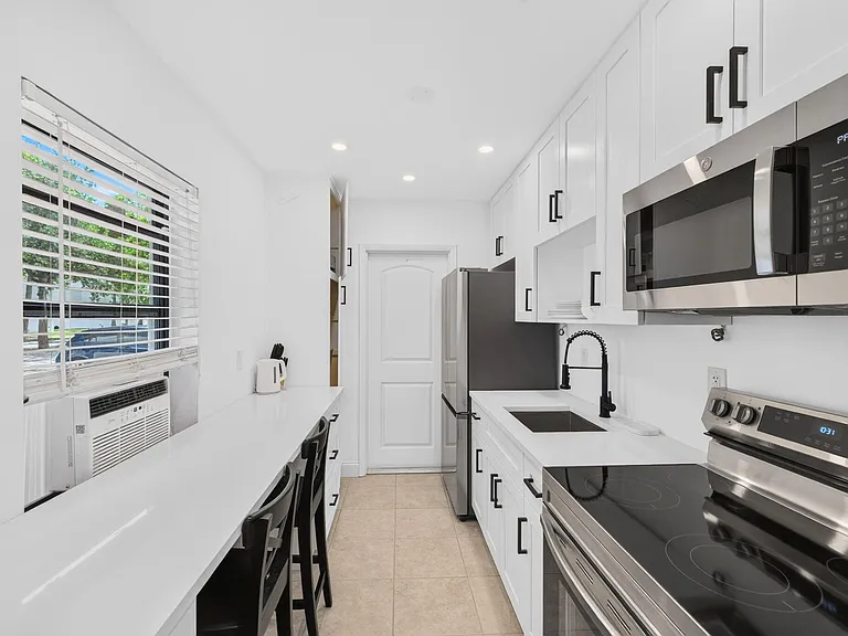 2101 SE 4th Ave — Photo 5