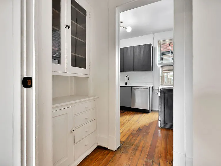 35 E 8th St #B — Photo 9