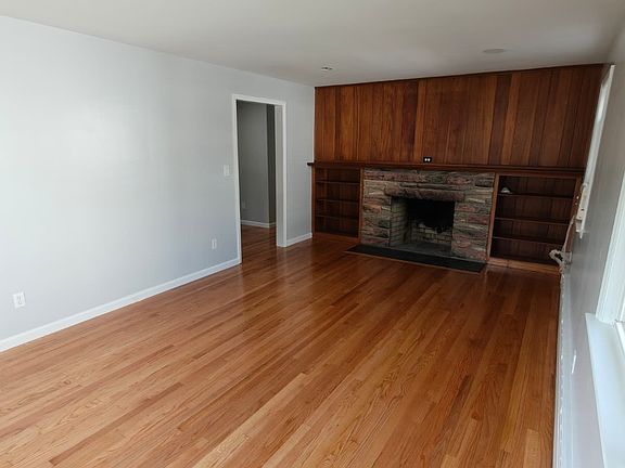 3rd image of 195 Alpine St