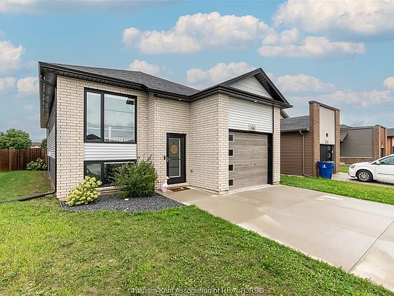 3rd image of 198 Moonstone Cres