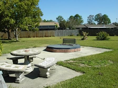 8x8 Hot tub and concrete table