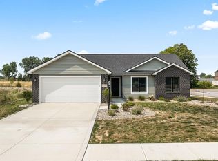 1700 Badger Ln, Auburn, IN 46706