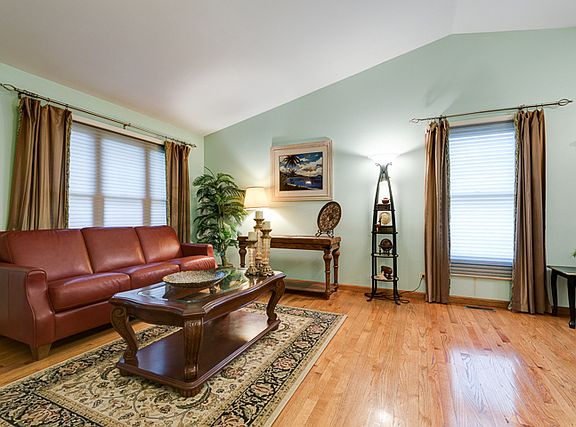 2nd image of 1910 Aspen Dr