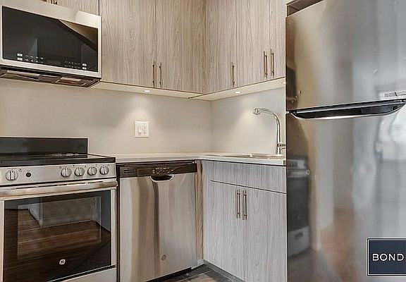 4th image of 230 E 30th St #13H*