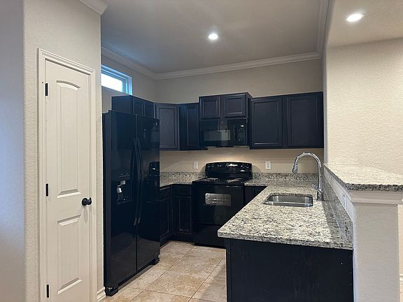 4th image of 6938 Lakeview Dr #101