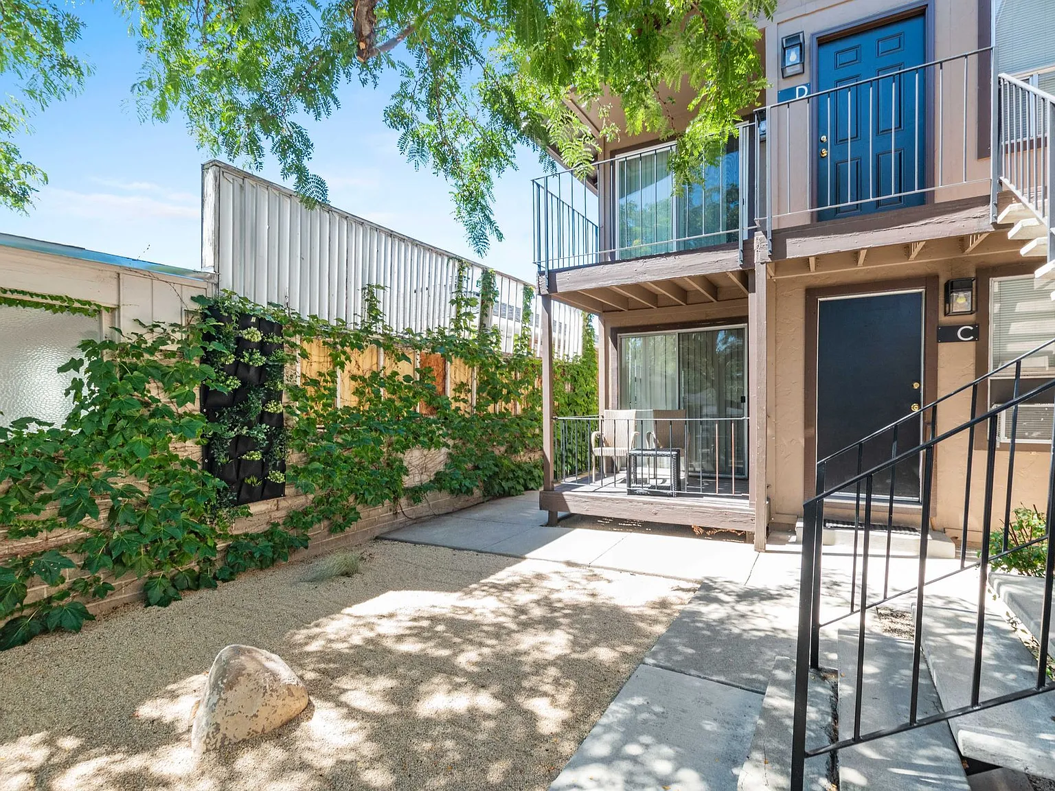 720 Lander Street — Photo 2