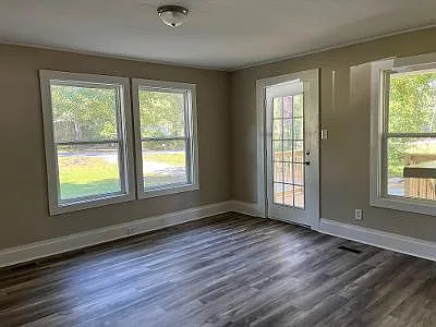 2 bed, 1000 sqft, $1,275 — Photo 3