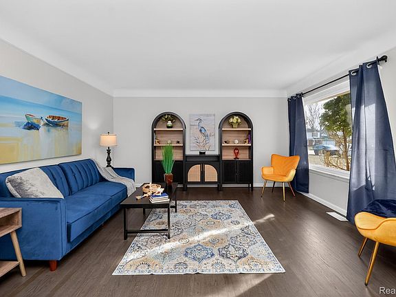 4th image of 24065 Rockingham St