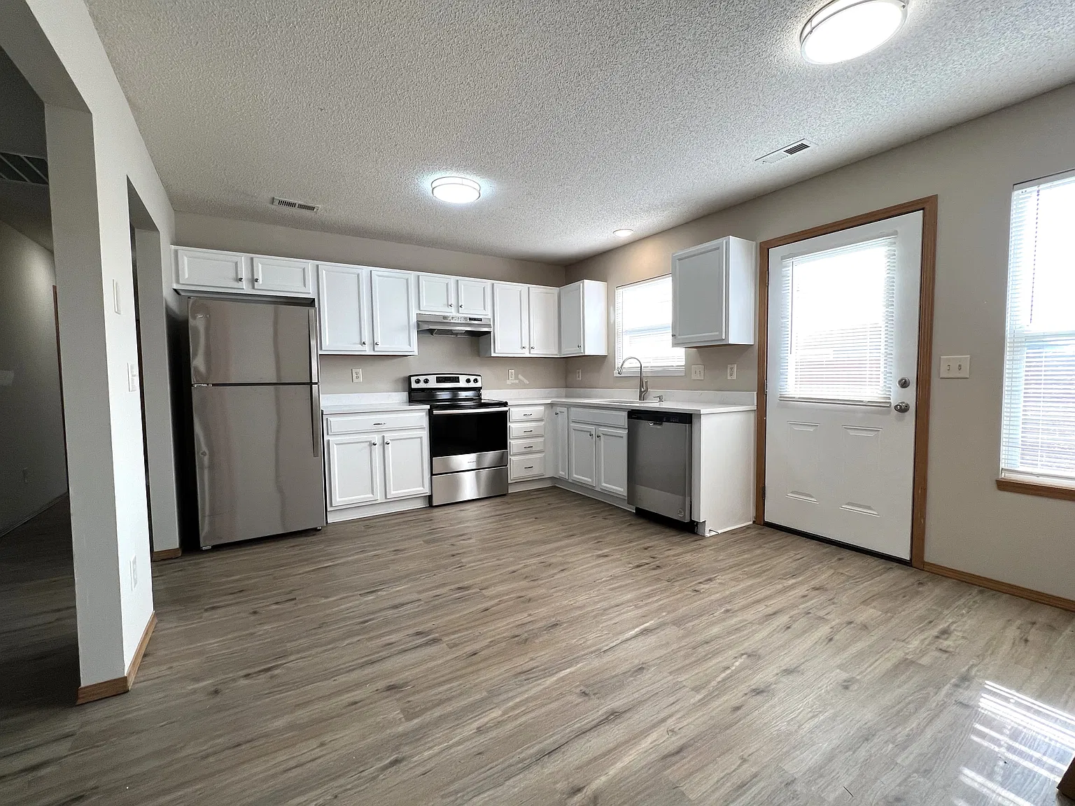 4 bed, 1400 sqft, $1,545 — Photo 1