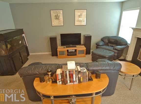 5th image of 419 Red Coat Ln