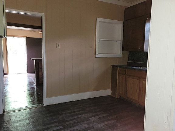 4th image of 1921 W 9th St