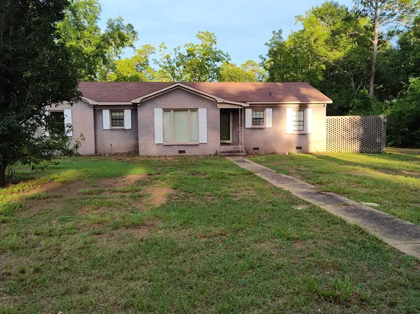 104 3rd Ave, Ashford, AL 36312