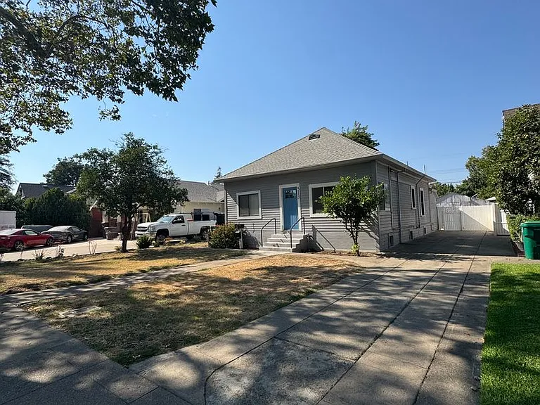 513 E Walnut St — Photo 2