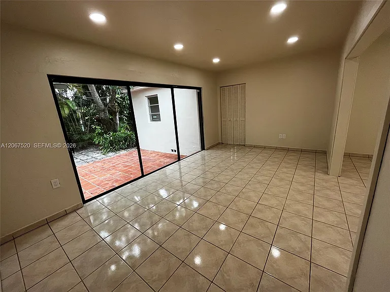 3351 SW 18th St — Photo 16