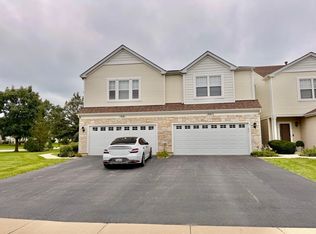 1903 Cobblestone Dr, Carpentersville, IL 60110