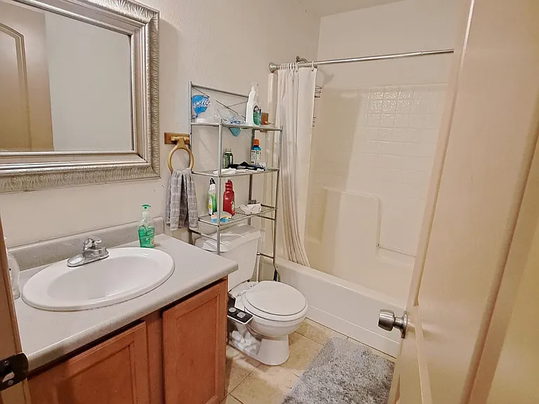 819 H St #14 — Photo 9