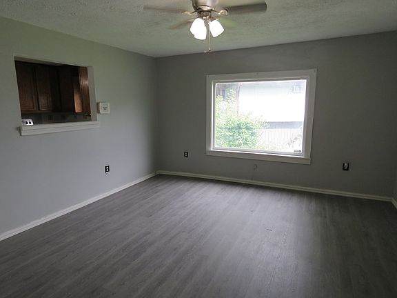4th image of 1419 Custus St