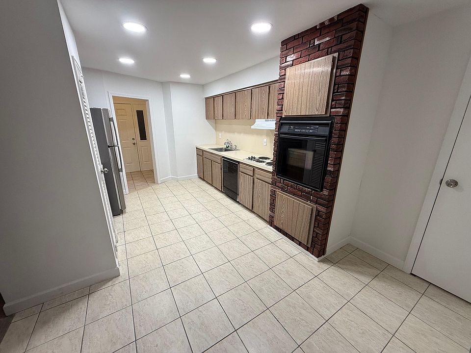 1st image of 8 Jonquill Ln