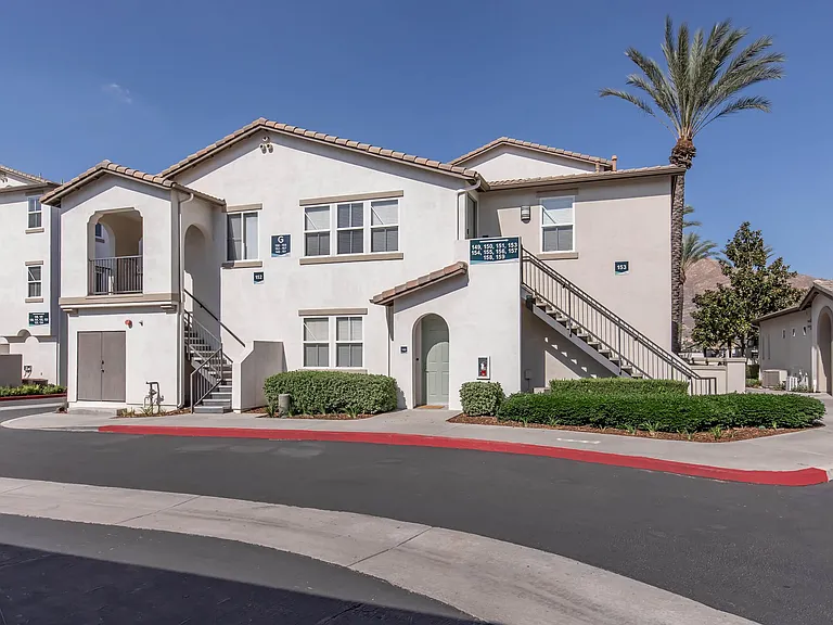 Vista Imperio Apartments — Photo 8