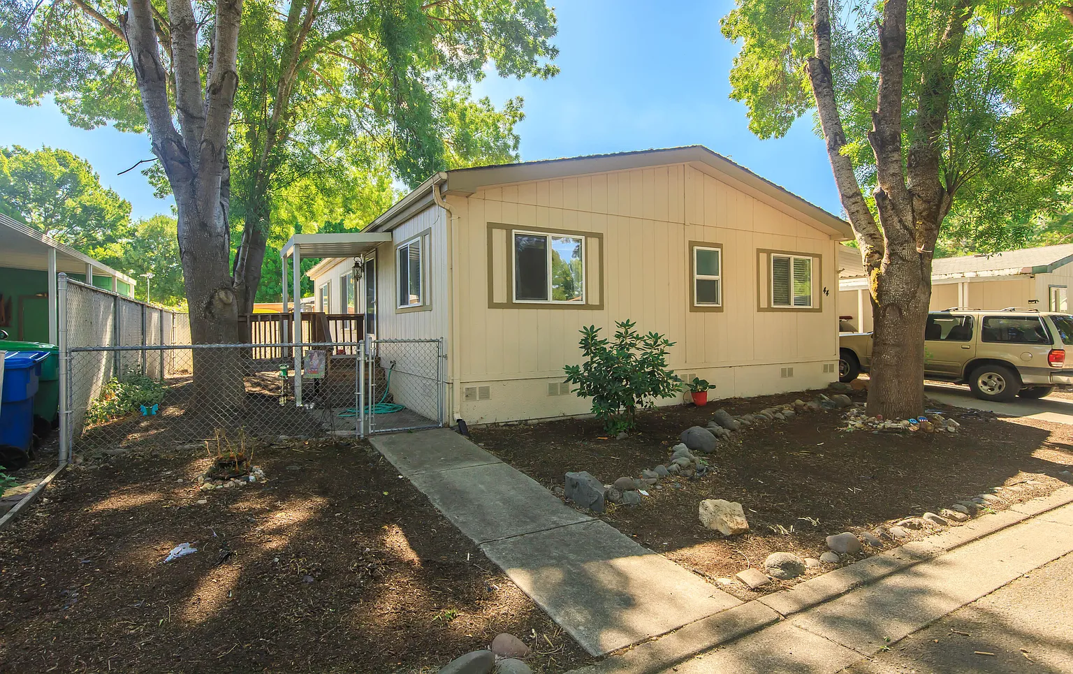 633 E Archwood Dr Unit 44 photo 1