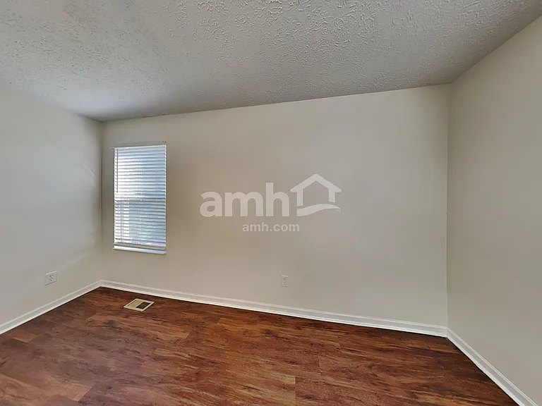 2274 Farmland Dr — Photo 9